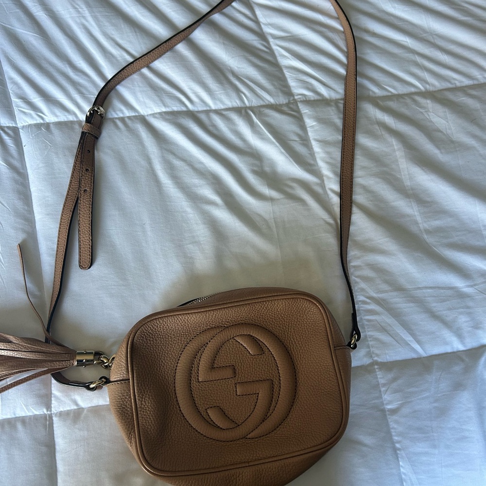 Authentic Gucci Soho Disco Crossbody Bag in Neutral - Picture 2 of 4